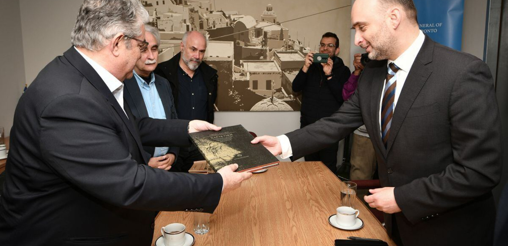 Με τον Έλληνα πρόξενο στο Τορόντο του Καναδά συναντήθηκε ο Δ. Κουτσούμπας
