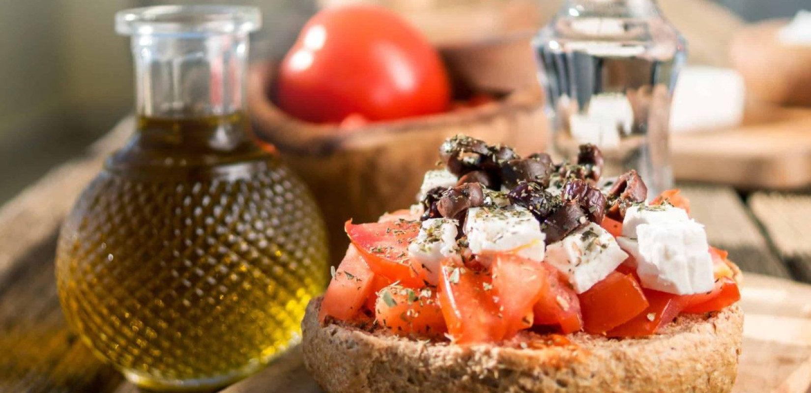 Ελληνική πρωτιά στην παγκόσμια λίστα με τις καλύτερες σαλάτες: Ο ντάκος στην κορυφή - 3η θέση για την χωριάτικη (βίντεο, φωτ.)