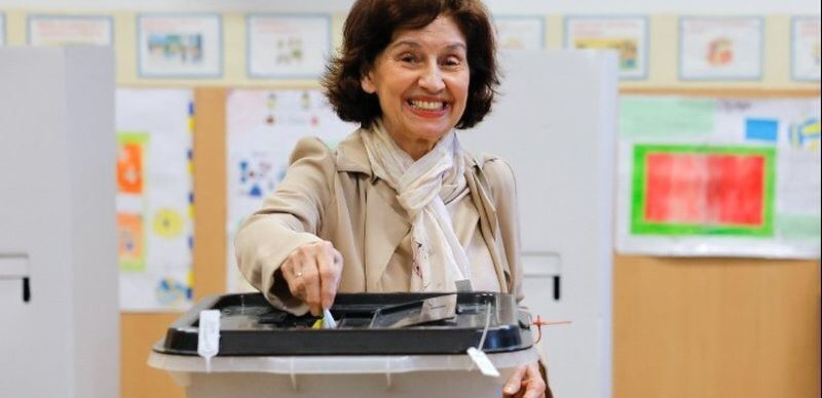 Βόρεια Μακεδονία: Καθαρή νίκη της υποψήφιας του VMRO στον α’ γύρο των προεδρικών εκλογών - «Εξαιρετικό αποτέλεσμα»