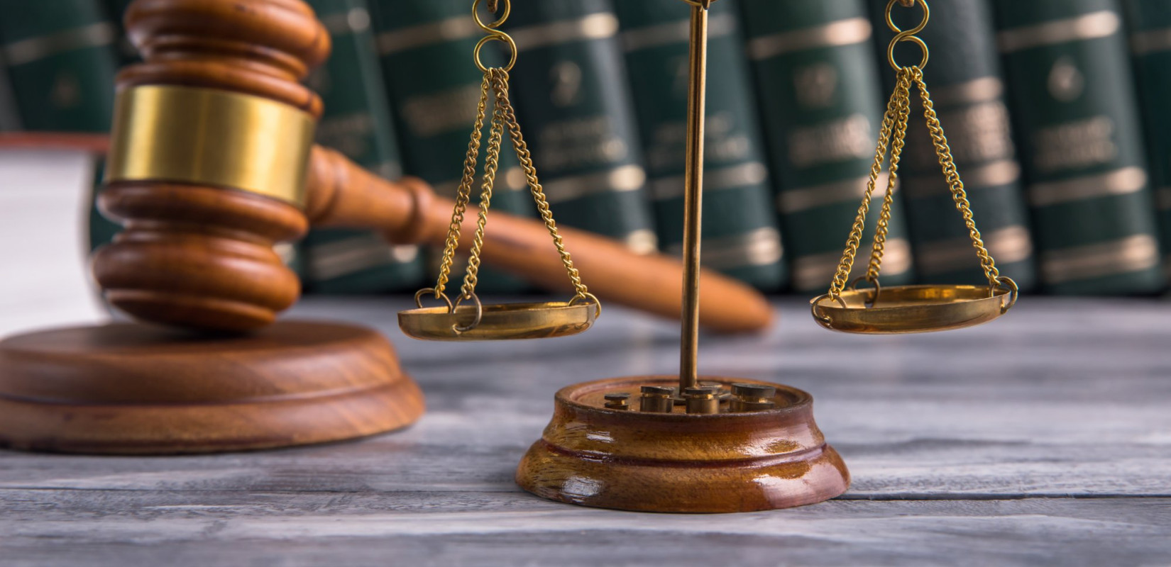 Θεσσαλονίκη: Στο εδώλιο φυσιοθεραπευτής και γιατρός που κατηγορούνται ότι εξαπάτησαν ασθενείς με σκλήρυνση κατά πλάκας