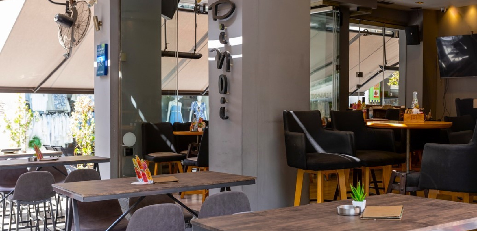 Di Noi café bar: Ένα αγαπημένο στέκι στον πεζόδρομο της Καλαμαριάς