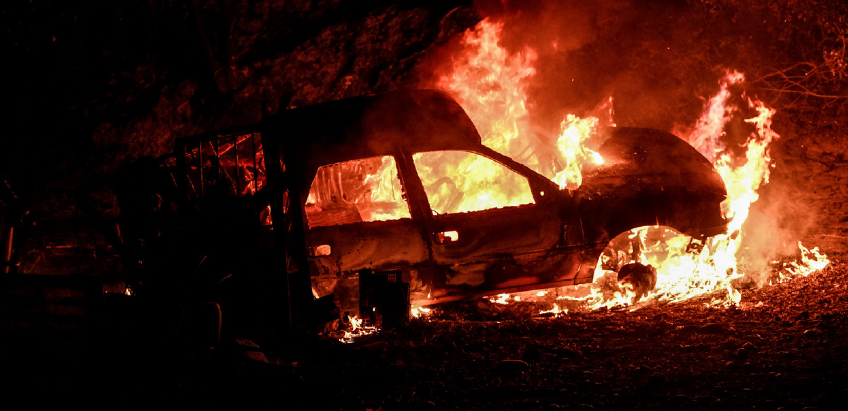 Θεσσαλονίκη: Στις φλόγες ένα αυτοκίνητο τα ξημερώματα - Εξετάζεται  το ενδεχόμενο εμπρησμού