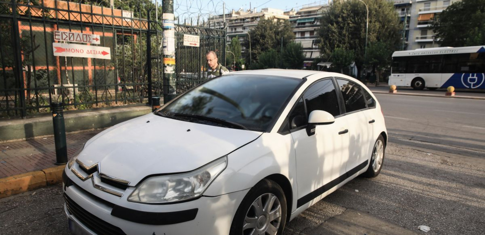 Αλλάζει την υπερασπιστική γραμμή ο γνωστός ποινικολόγος: Ομολογεί τον ξυλοδαρμό της συζύγου του - Τον «καίει» η κατάθεσή της