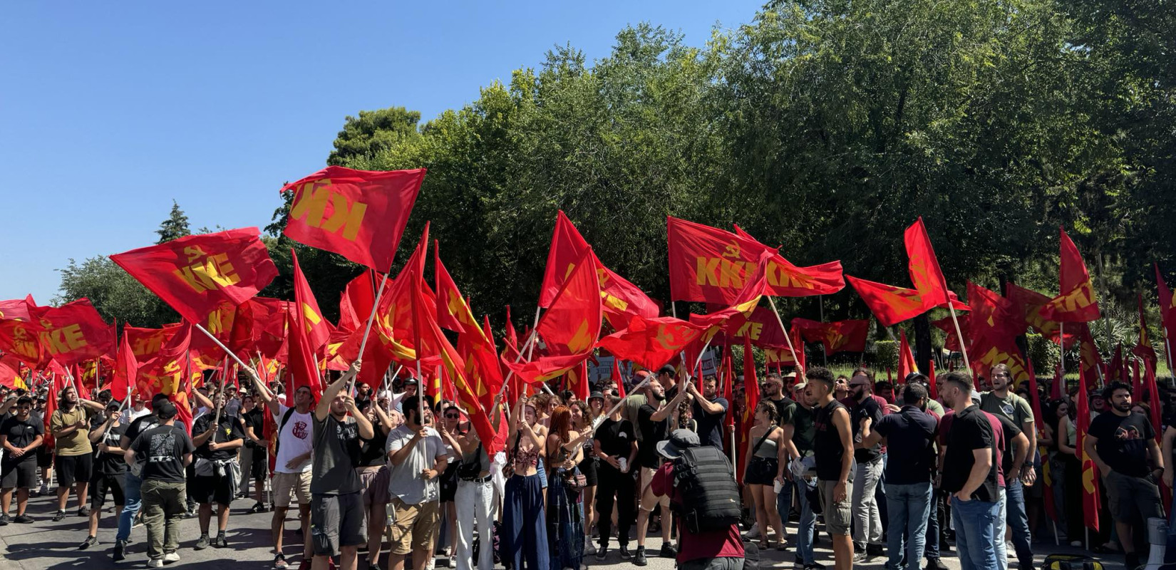 Διαμαρτυρία πραγματοποιεί σήμερα στην Αθήνα η ΚΝΕ έξω από την Γαλλική πρεσβεία - «Εκφράζουμε την αλληλεγγύη μας στη νεολαία»