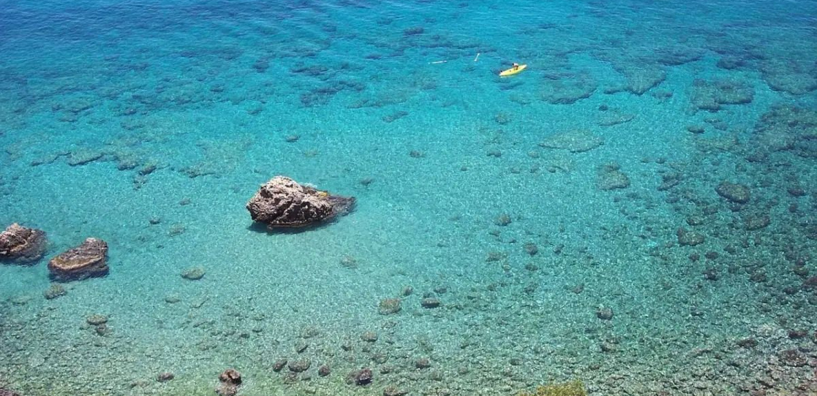 Ευεργετικά έναντι μυοσκελετικών πόνων τα μπάνια στη θάλασσα - Πώς ενισχύουν φαρμακευτική αγωγή και φυσικοθεραπεία