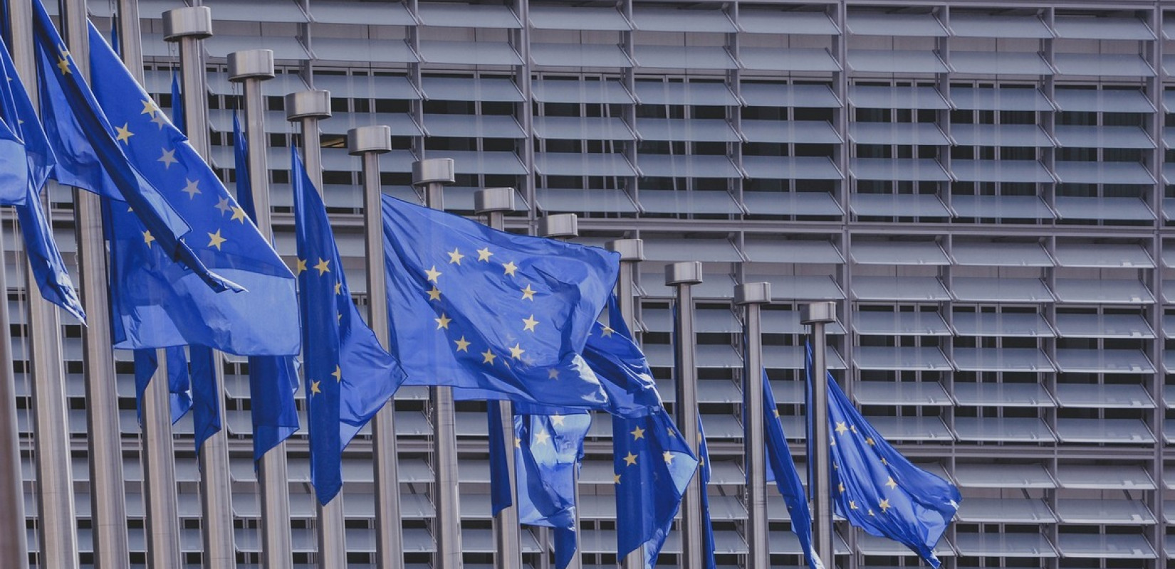 Η Ευρώπη απαντά στους δασμούς του Τραμπ - Βρετανία, Ελβετία, Νορβηγία και Ισπανία αντιδρούν