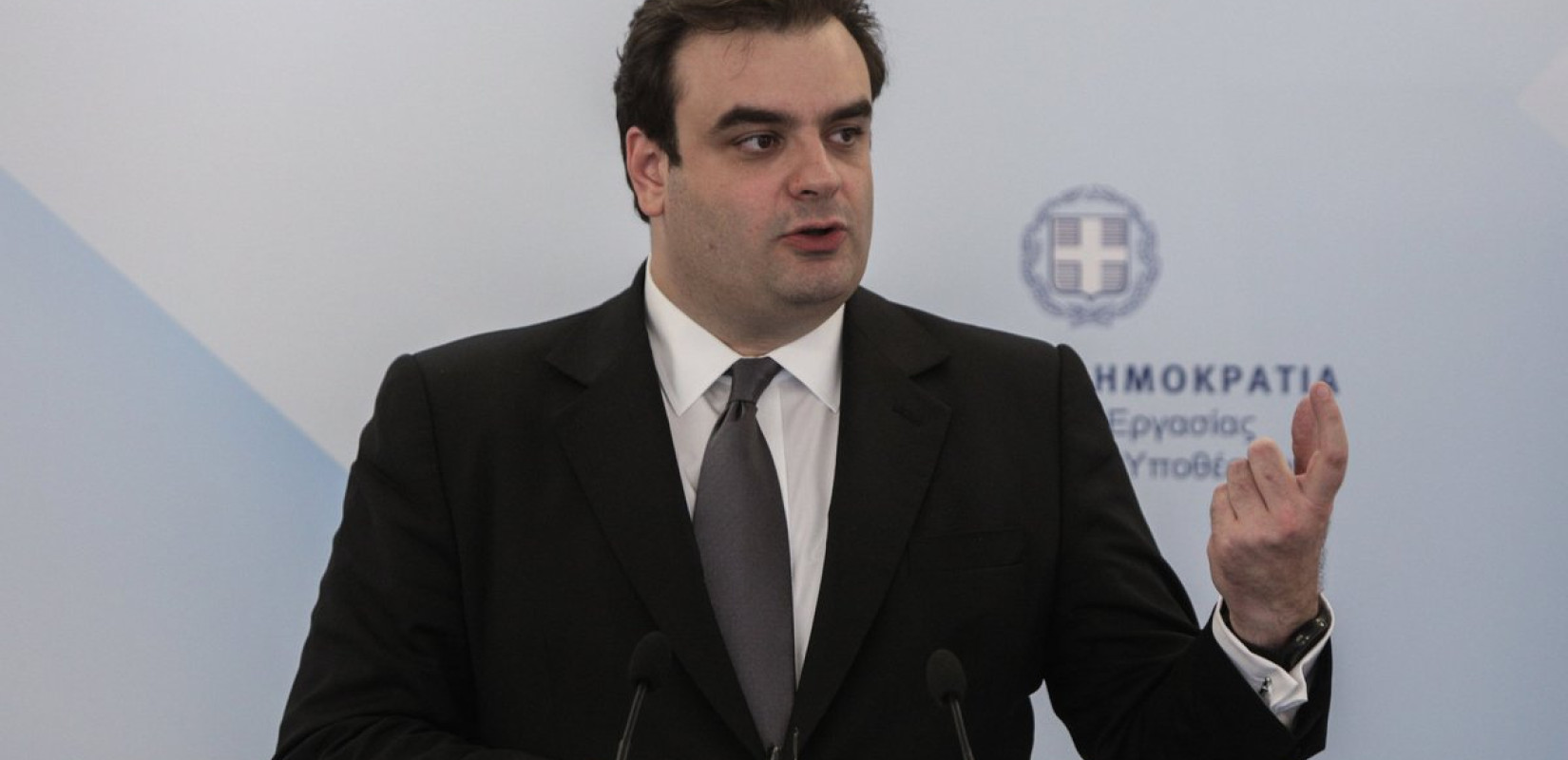 Πιερρακάκης: Το Δημόσιο παραιτείται από τις εφέσεις για τις αποζημιώσεις συγγενών θυμάτων σε Μάνδρα και Μάτι