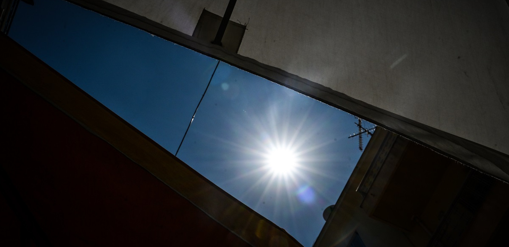 Καύσωνας: Θερμοκρασίες ρεκόρ εντός των σπιτιών μέσα στον Ιούλιο (πίνακες)