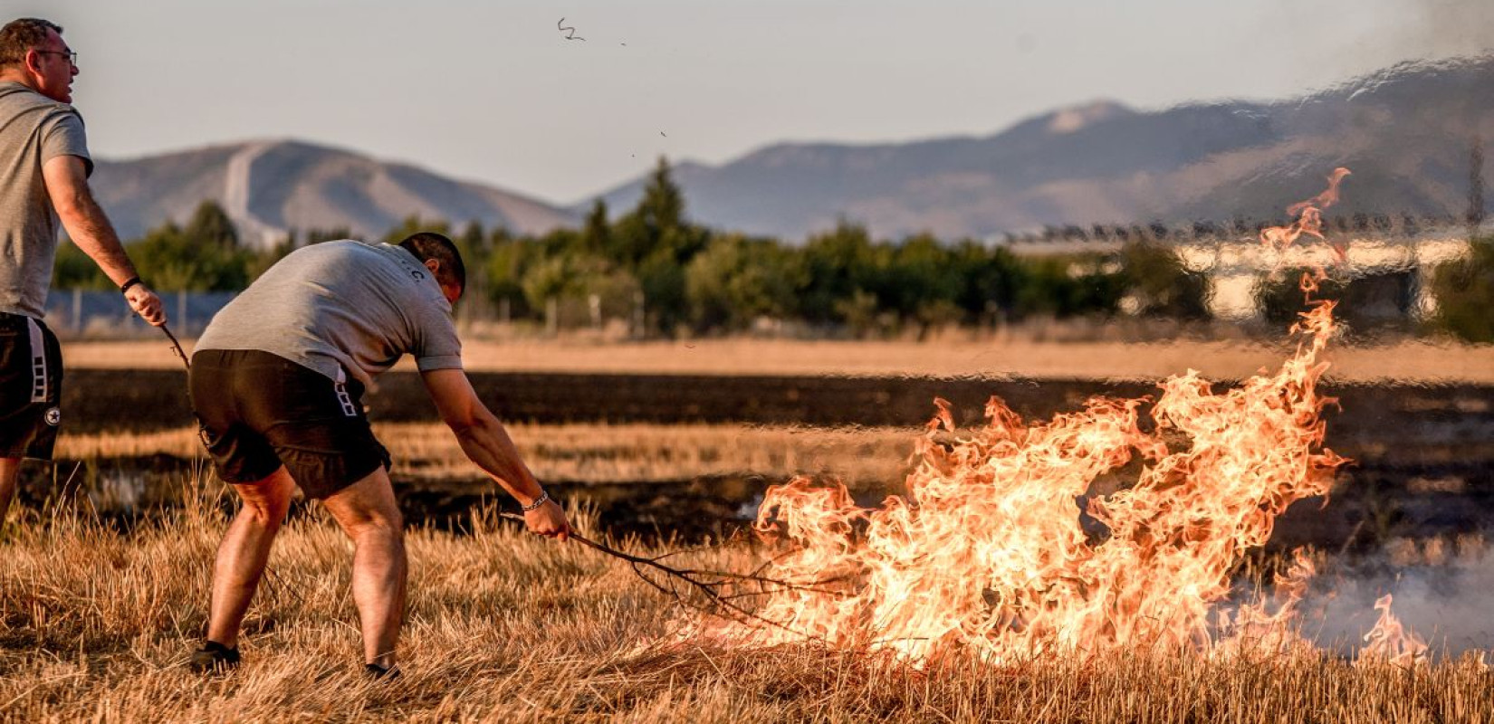 Φωτιά στην Παιανία - Επιχειρούν δύο ελικόπτερα