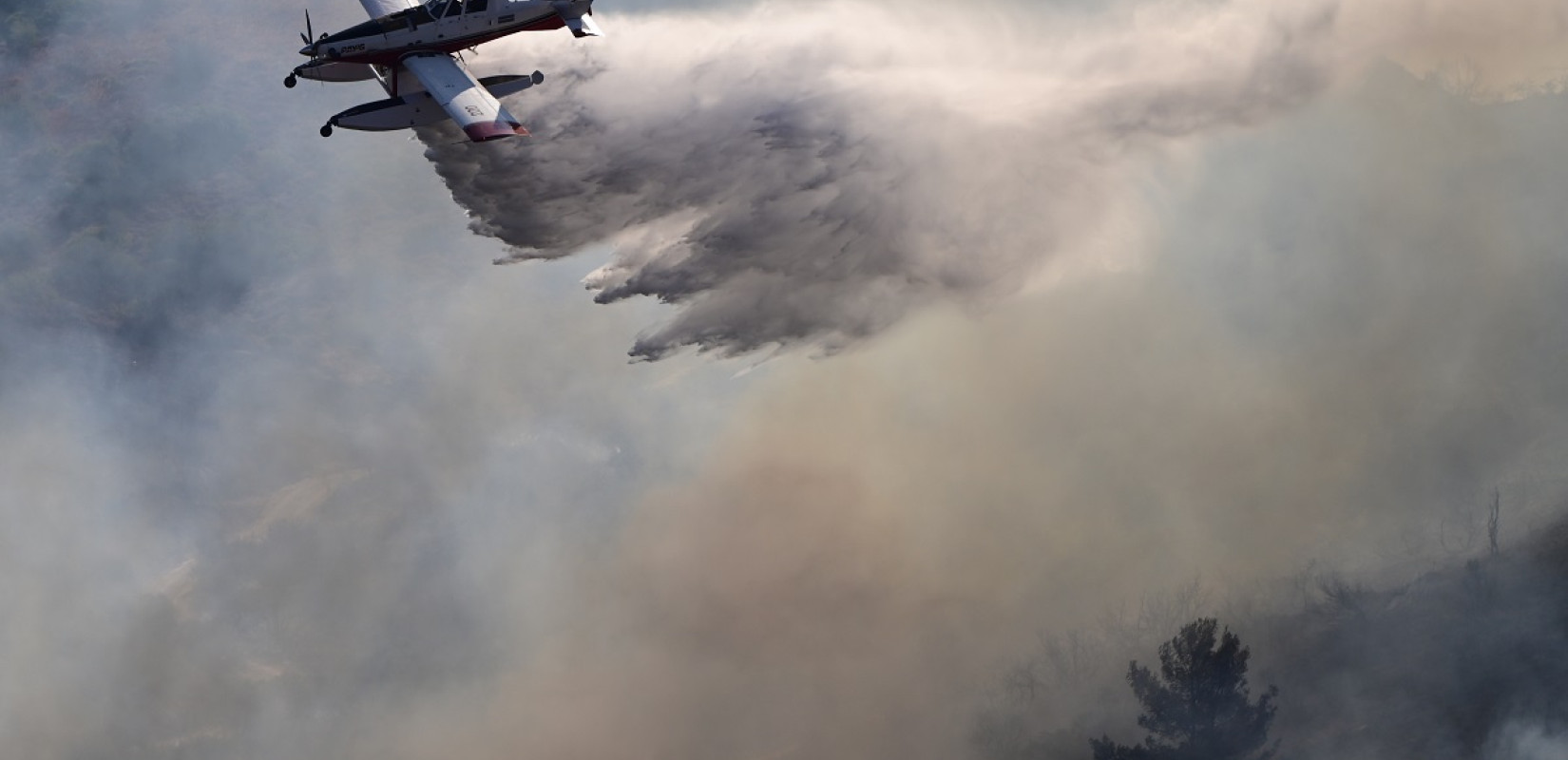 Φωτιά στην Καλαμπάκα: Σηκώθηκαν 10 εναέρια