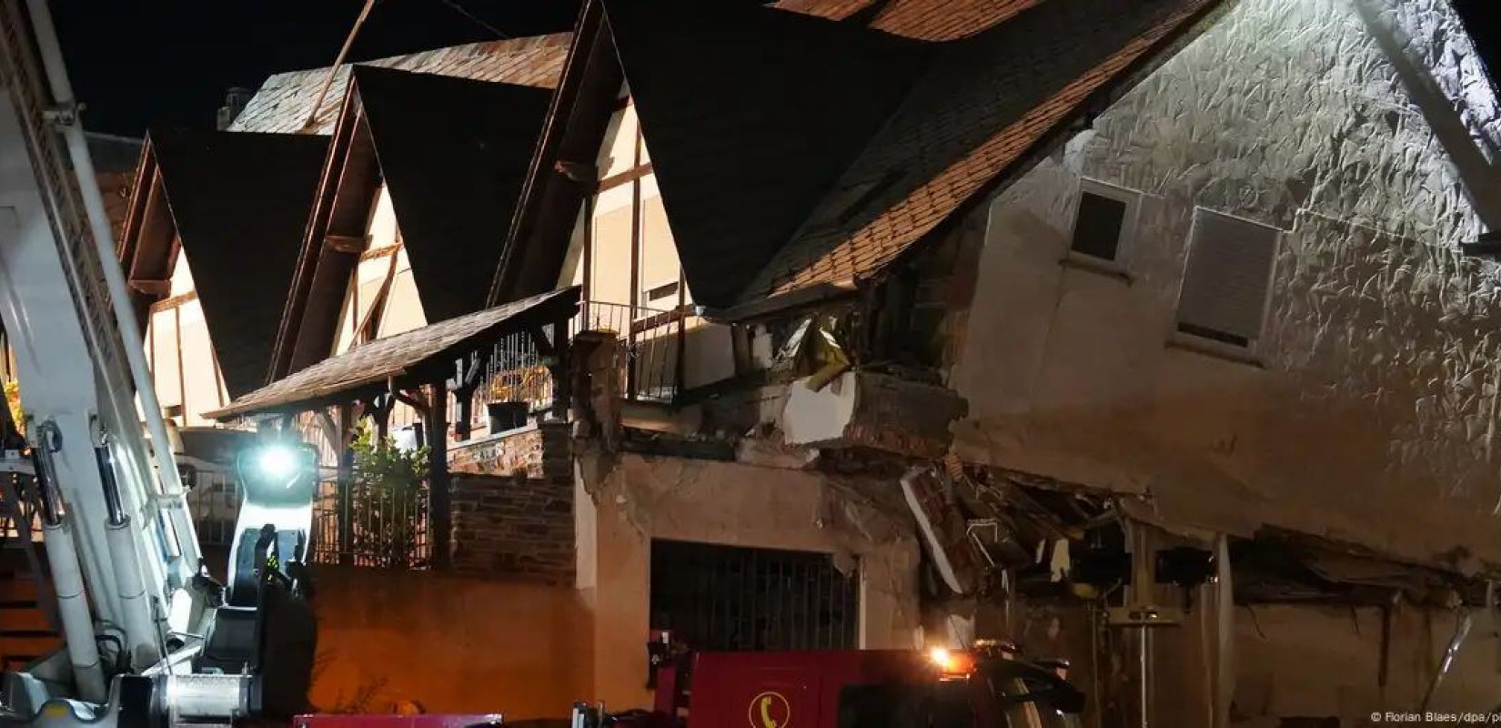 Γερμανία: Κατέρρευσε τμήμα ξενοδοχείου κοντά στον ποταμό Μοζέλα - Ένας νεκρός και οκτώ εγκλωβισμένοι