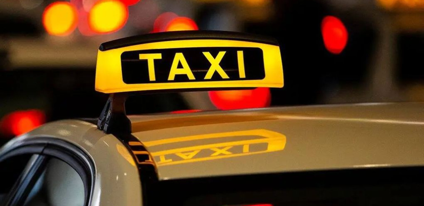 «Ευχαριστώ κορόιδο»: Οδηγός ταξί πήρε 160 ευρώ από τουρίστα για τη διαδρομή αεροδρόμιο-Πειραιάς (βίντεο)