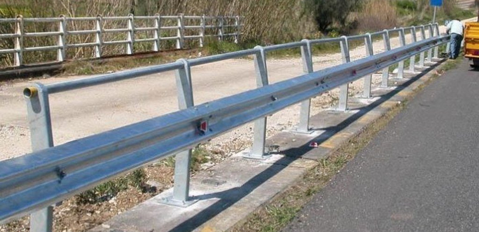 Θεσσαλονίκη: Εργασίες τοποθέτησης στηθαίων ασφαλείας ﻿στην 15η Επαρχιακή Οδό ως την Παρασκευή