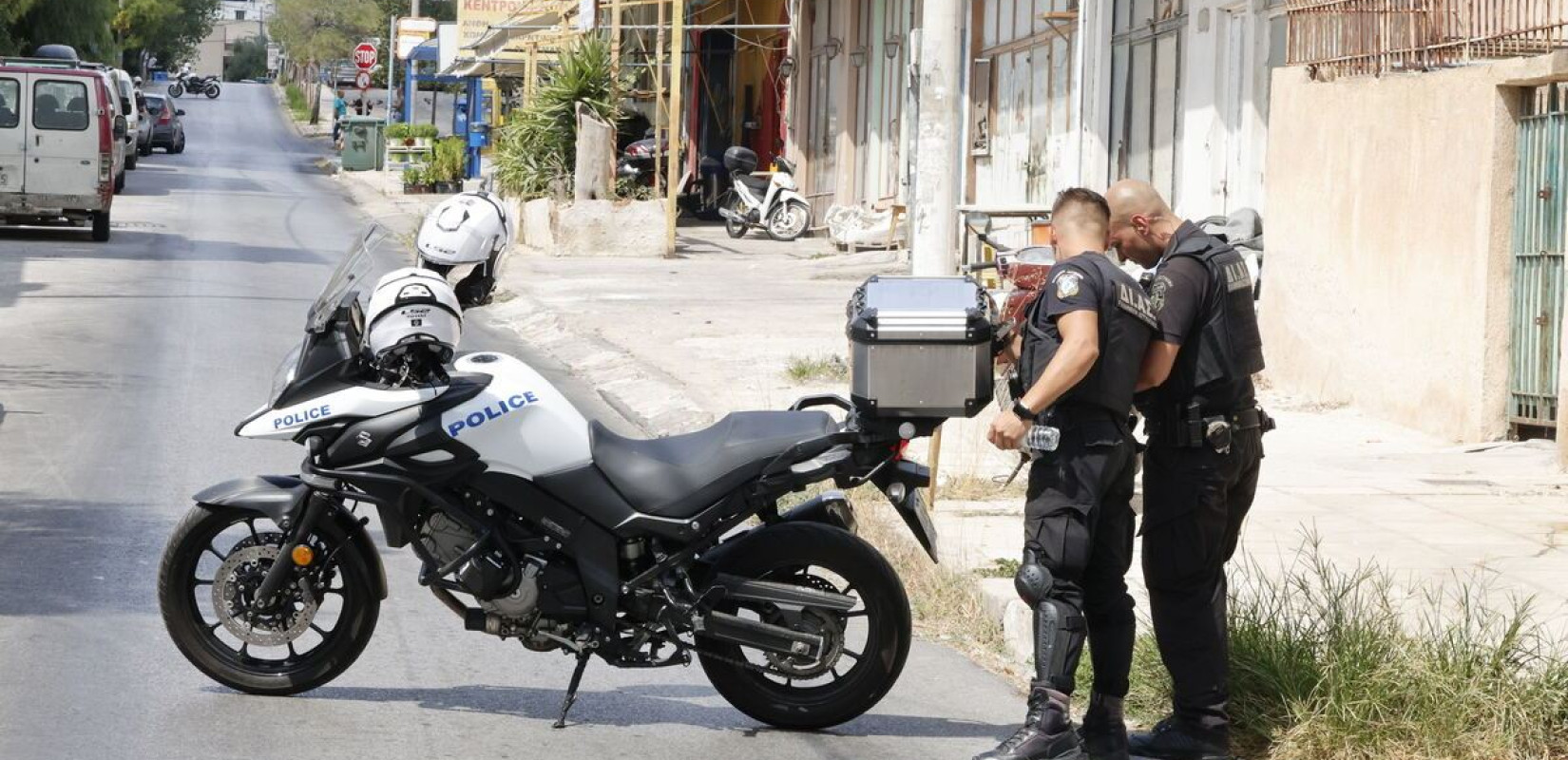 Κορωπί: 51χρονος τραυμάτισε 4 ανθρώπους με κατσαβίδι - Αστυνομικοί τον πυροβόλησαν προτού τον συλλάβουν