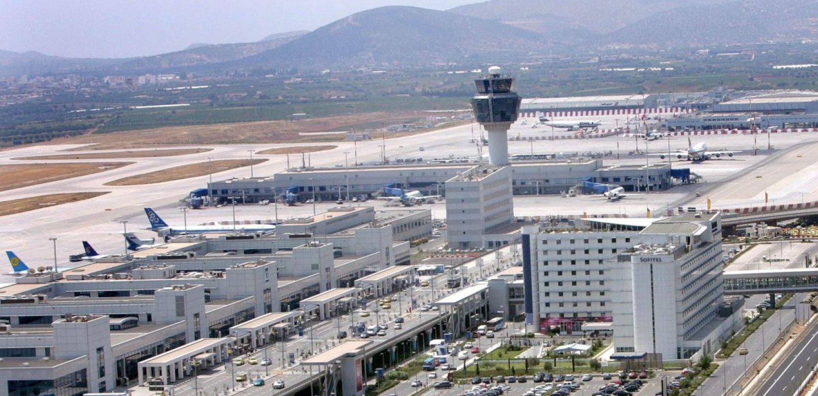 Αποκαθίσταται σταδιακά το τεχνικό πρόβλημα στα ελληνικά αεροδρόμια - Η κατάσταση στο αεροδρόμιο «Μακεδονία»