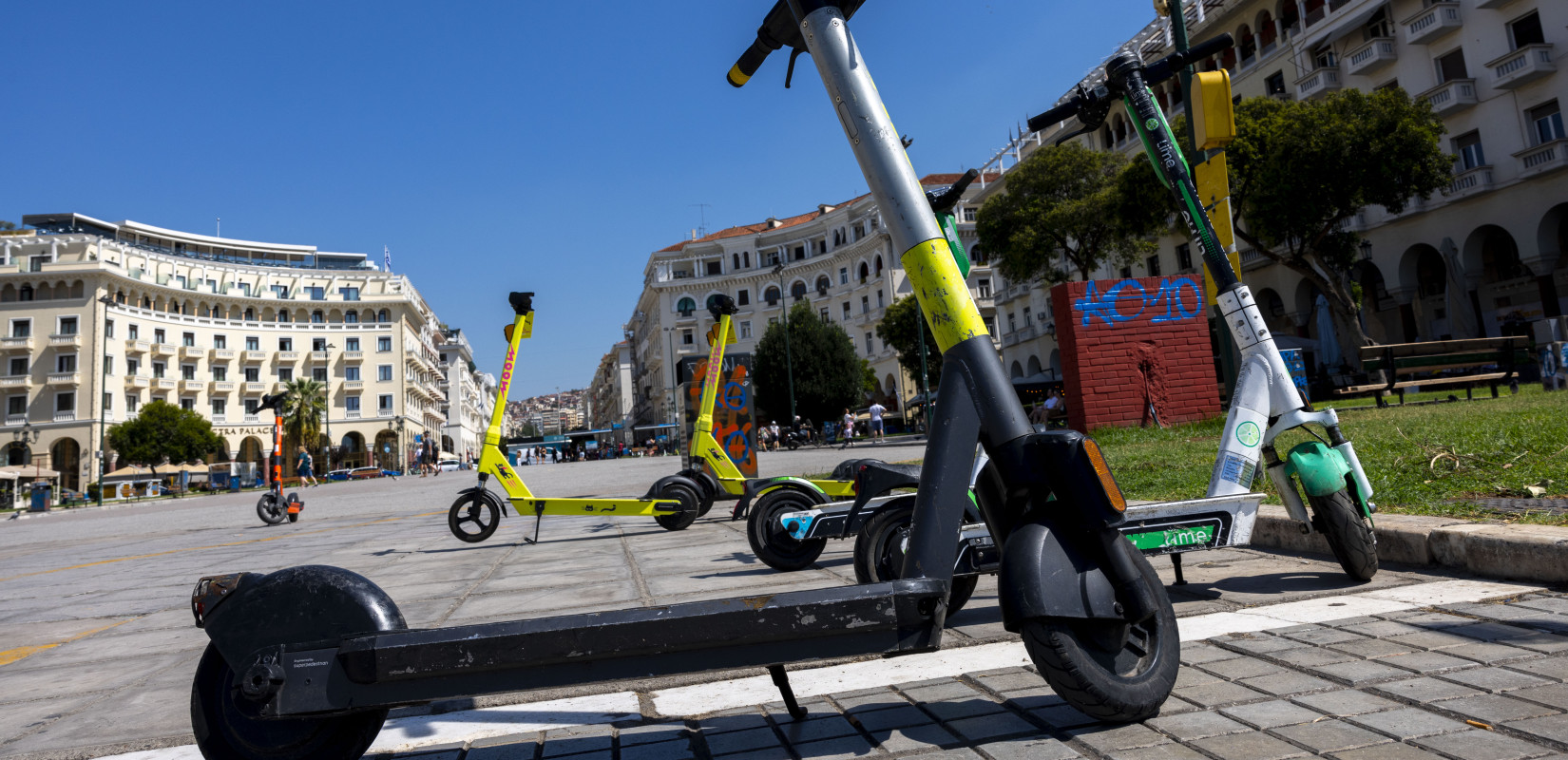 Θεσσαλονίκη: Πού μπορούν να σταθμεύουν τα πατίνια - Δημιουργούνται 800 θέσεις σε 70 σημεία