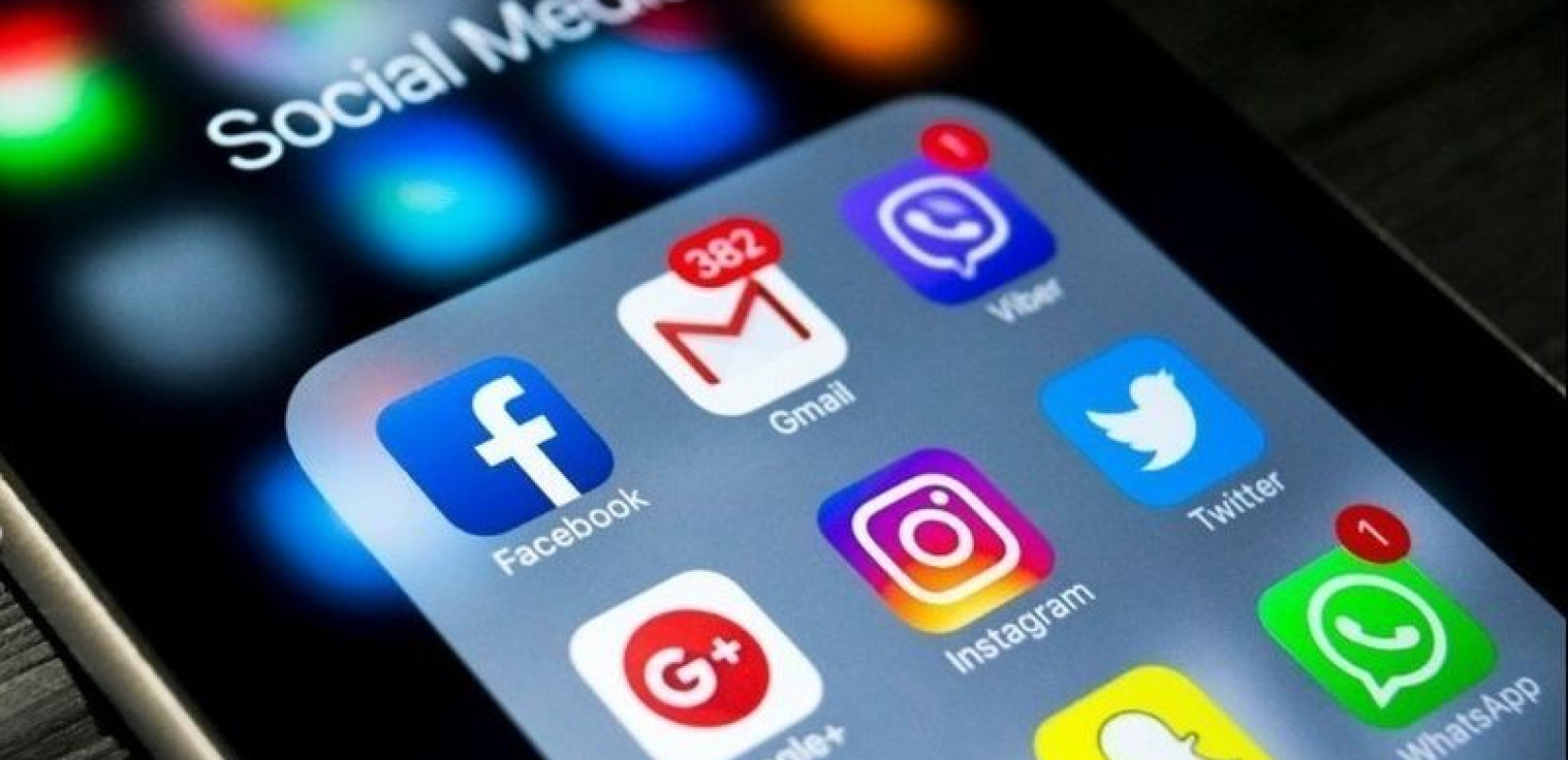 Πάσχα και social media - Από το βίωμα στο «content» των κοινωνικών δικτύων