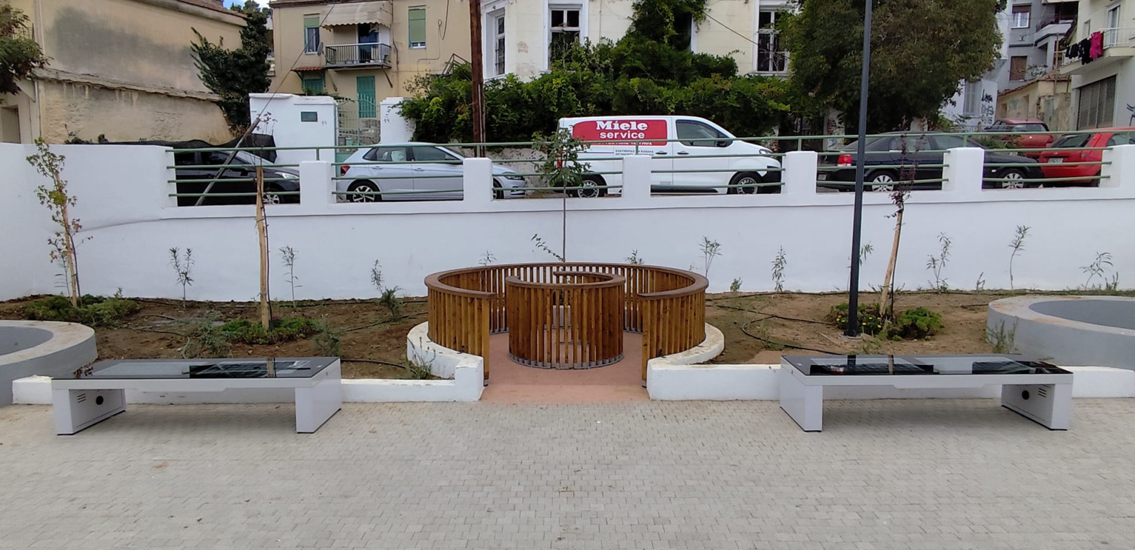 Καβάλα: Μπαίνουν έξυπνα παγκάκια στην πλατεία Ποταμουδίων (φωτ.)