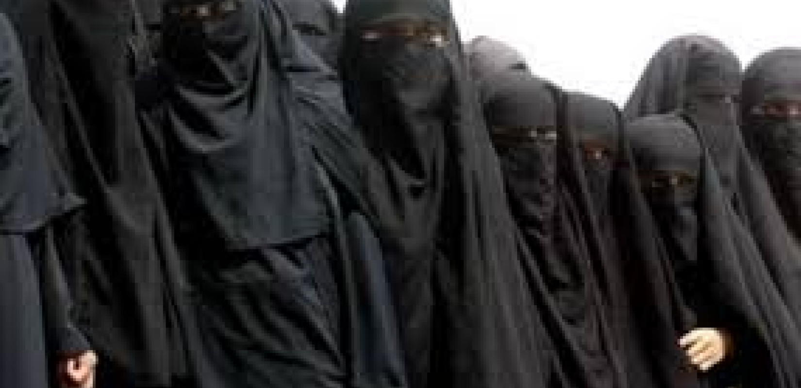 Ελβετία: Η «απαγόρευση της μπούρκα» θα τεθεί σε ισχύ από το 2025