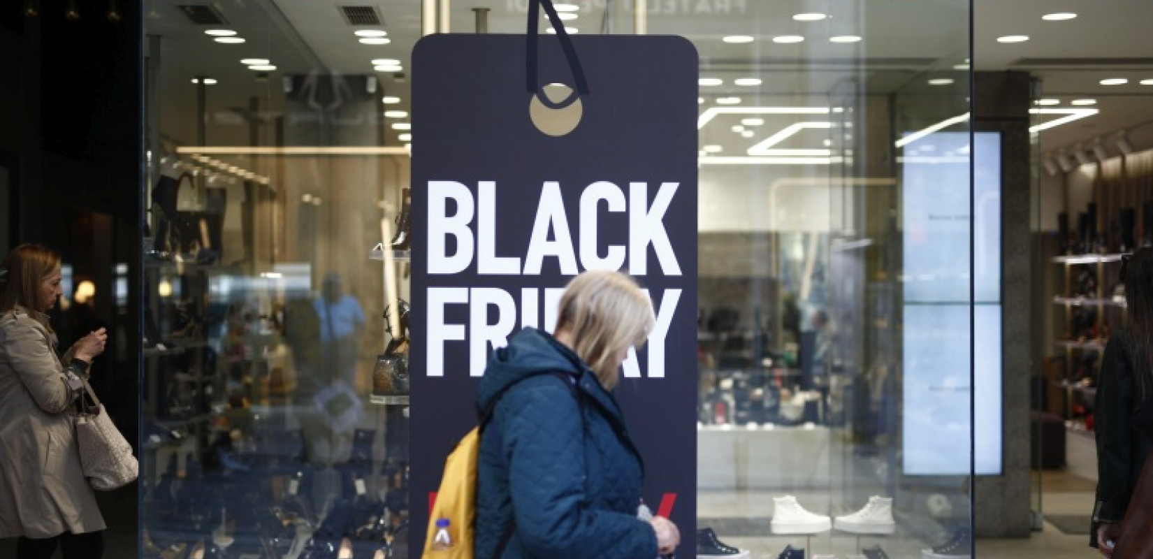 Black Friday – Cyber Monday: «Τρέχει» το εκπτωτικό γεγονός της χρονιάς - Ανοικτά τα καταστήματα την Κυριακή