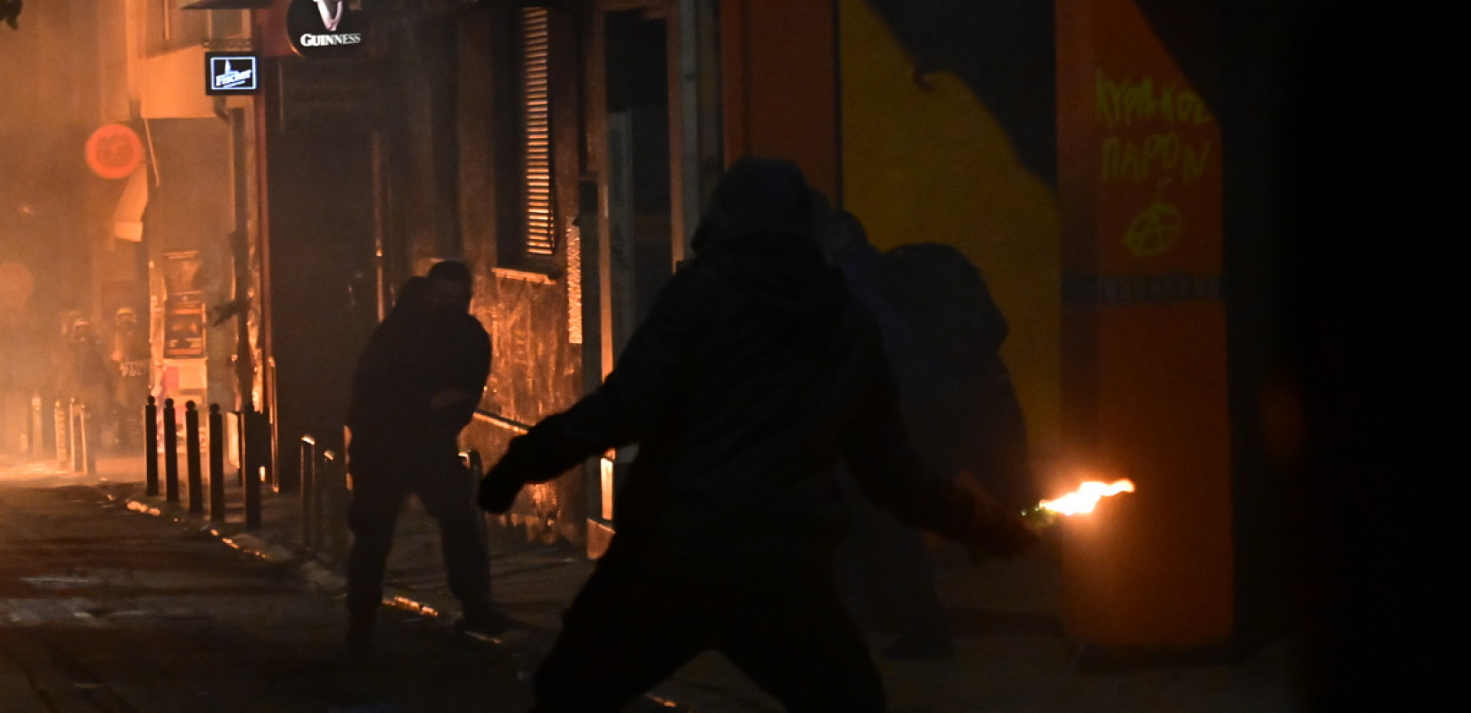 Ένταση και προσαγωγές στα Εξάρχεια μετά την πορεία για τον Αλ. Γρηγορόπουλο