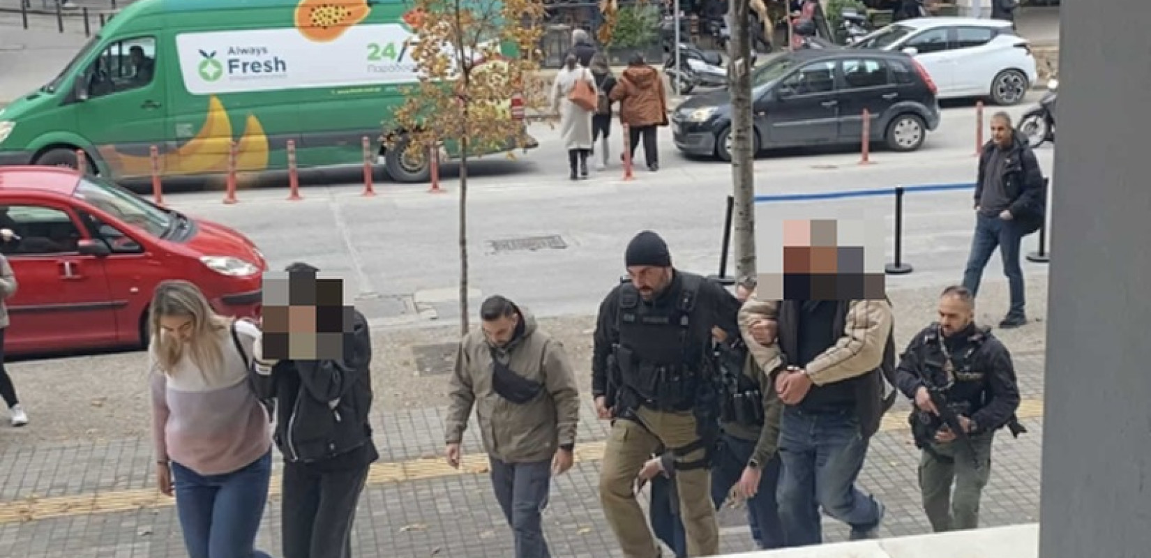 Θεσσαλονίκη: Απολογούνται οι τρεις κατηγορούμενοι για τους πλαστούς πίνακες ζωγραφικής