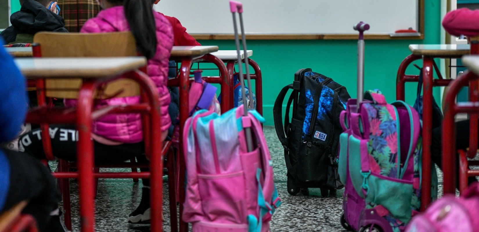 Σχολεία: Με κενά σε εκπαιδευτικούς και προβλήματα στις υποδομές μπήκε η νέα χρονιά