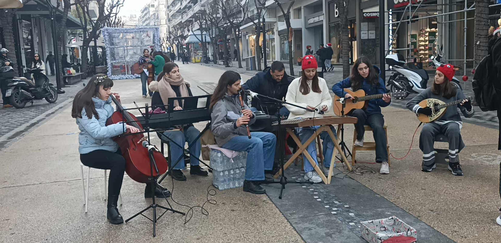 Θεσσαλονίκη: Πλημμύρισε με κάλαντα η Αγίας Σοφίας (βίντεο, φωτ.)
