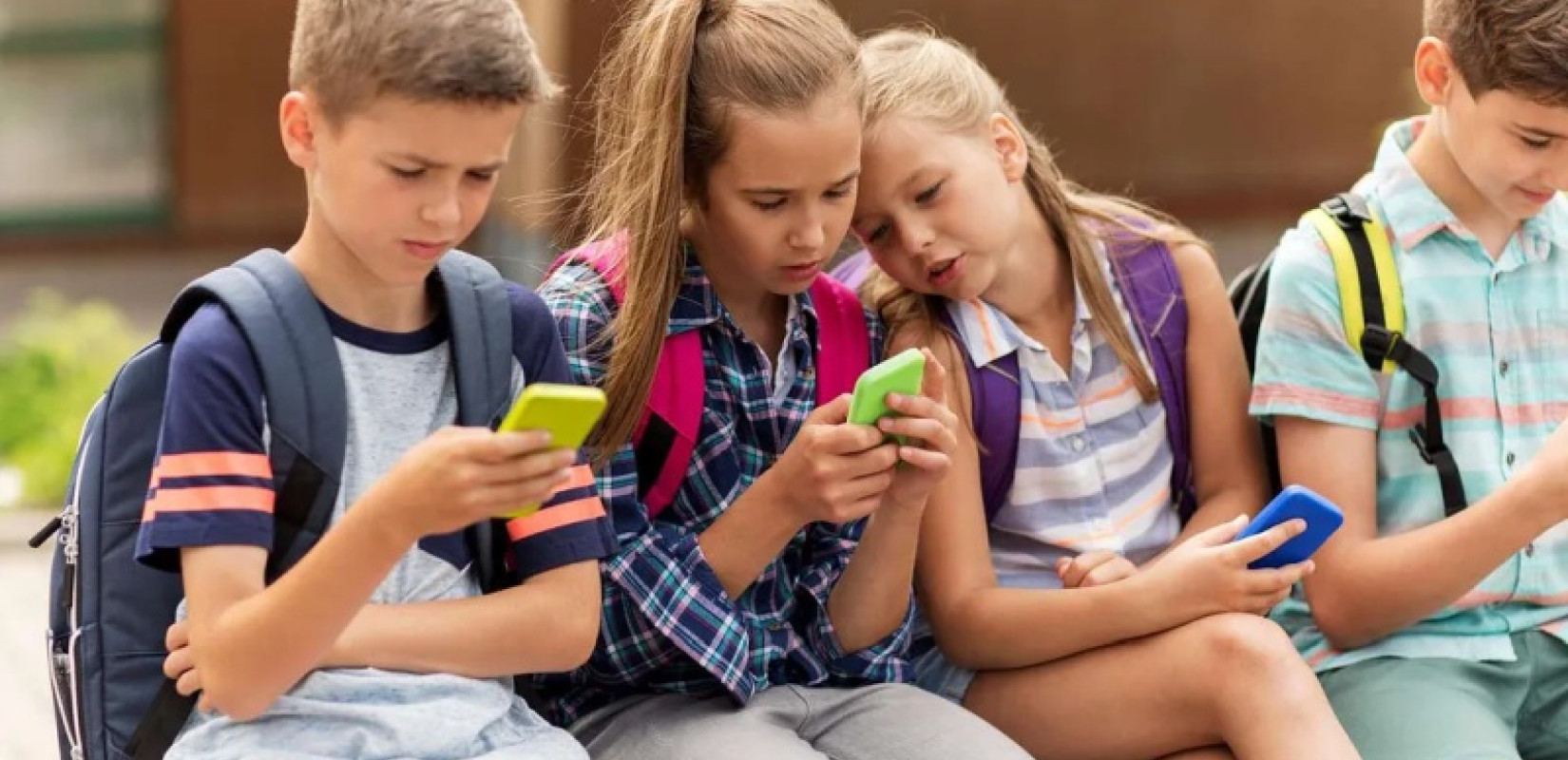 Μέχρι και 9 ώρες την ημέρα χρησιμοποιούν τα παιδιά τα social media - Ανακοινώνεται κυβερνητικό σχέδιο