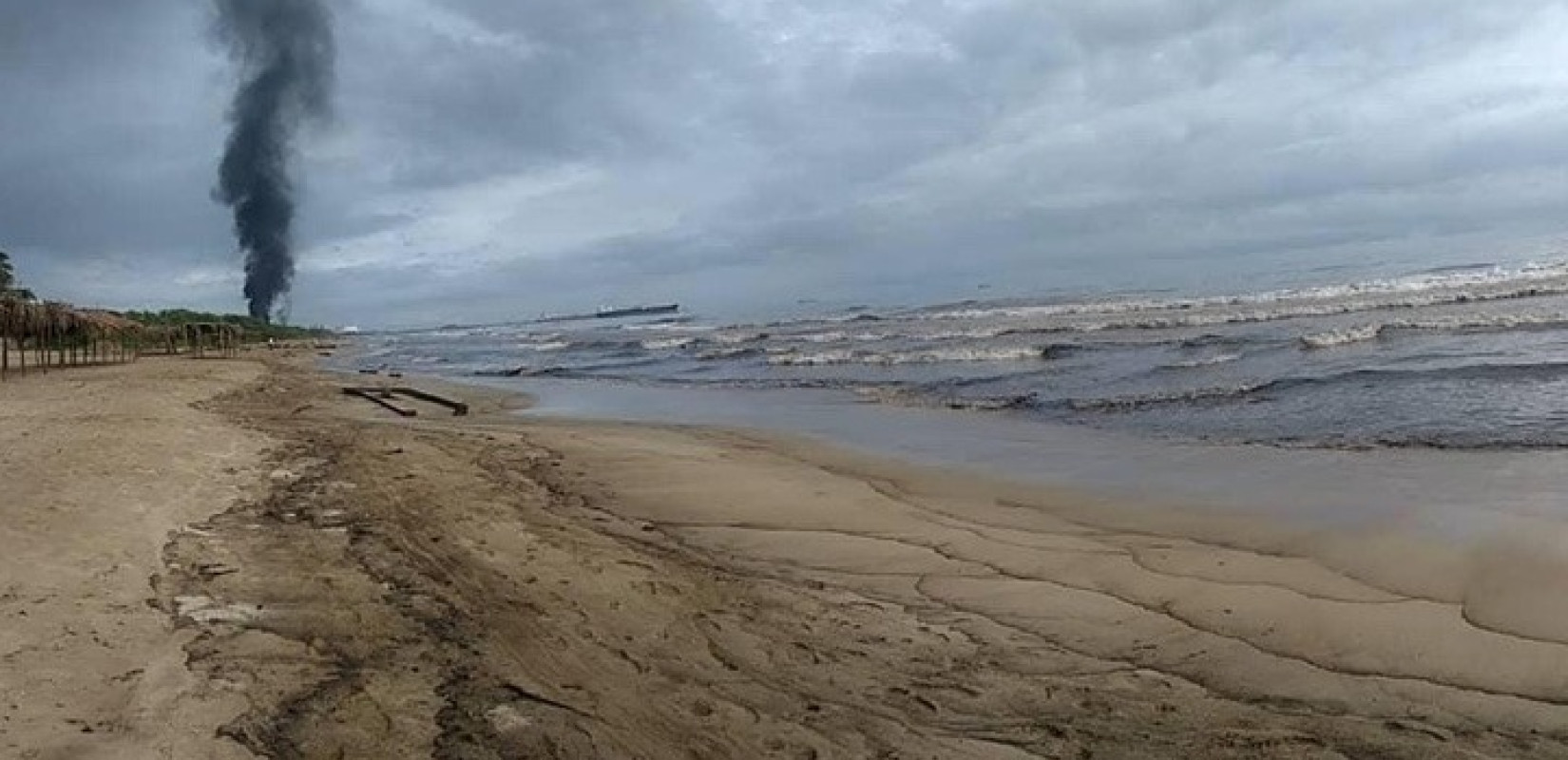 Ρωσία: Η πετρελαιοκηλίδα στη Μαύρη Θάλασσα διευρύνεται, λένε οι αρχές