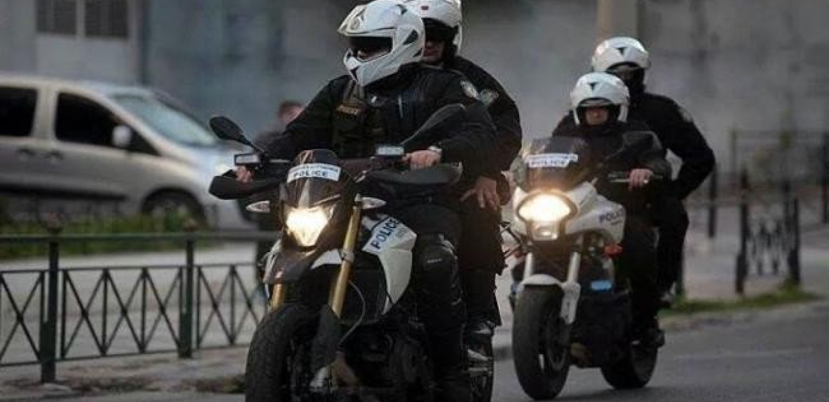 Νεαροί λήστεψαν 33χρονο στη Χαριλάου