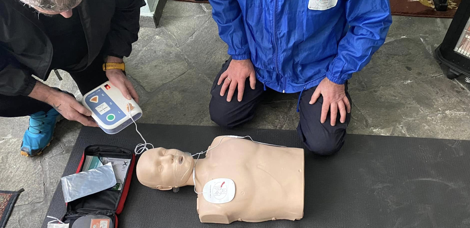 Δράμα: Εξωτερικοί απινιδωτές σώζουν ζωές και μετατρέπονται σε «έξυπνες» συσκευές