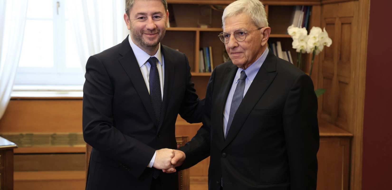 ΠΑΣΟΚ-ΚΙΝΑΛ: Ο διακαής πόθος για Βενιζέλο και η απάντηση μέσω... Γιαννίτση
