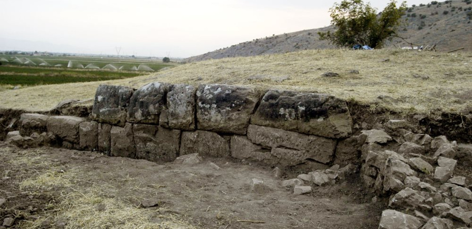 ΥΠΠΟ: Σε εξέλιξη η αποκατάσταση της ακρόπολης της Αρχαίας Πέλιννας