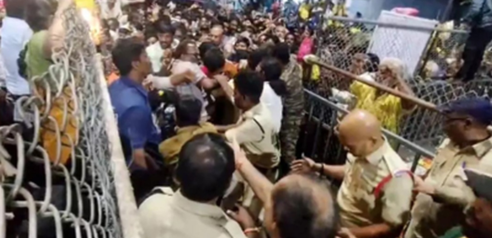 Ινδία: Έξι νεκροί και περίπου 80 τραυματίες σε ποδοπάτημα στη διάρκεια τελετής σε ναό