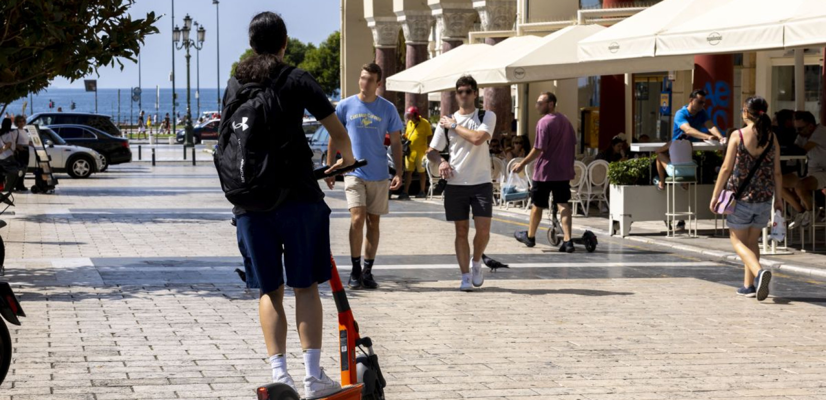 Ηλεκτρικά πατίνια στη Θεσσαλονίκη: Ξεπερνούν τη φαντασία οι παραβάσεις - Αύξηση των πωλήσεων στα κράνη λόγω ελέγχων