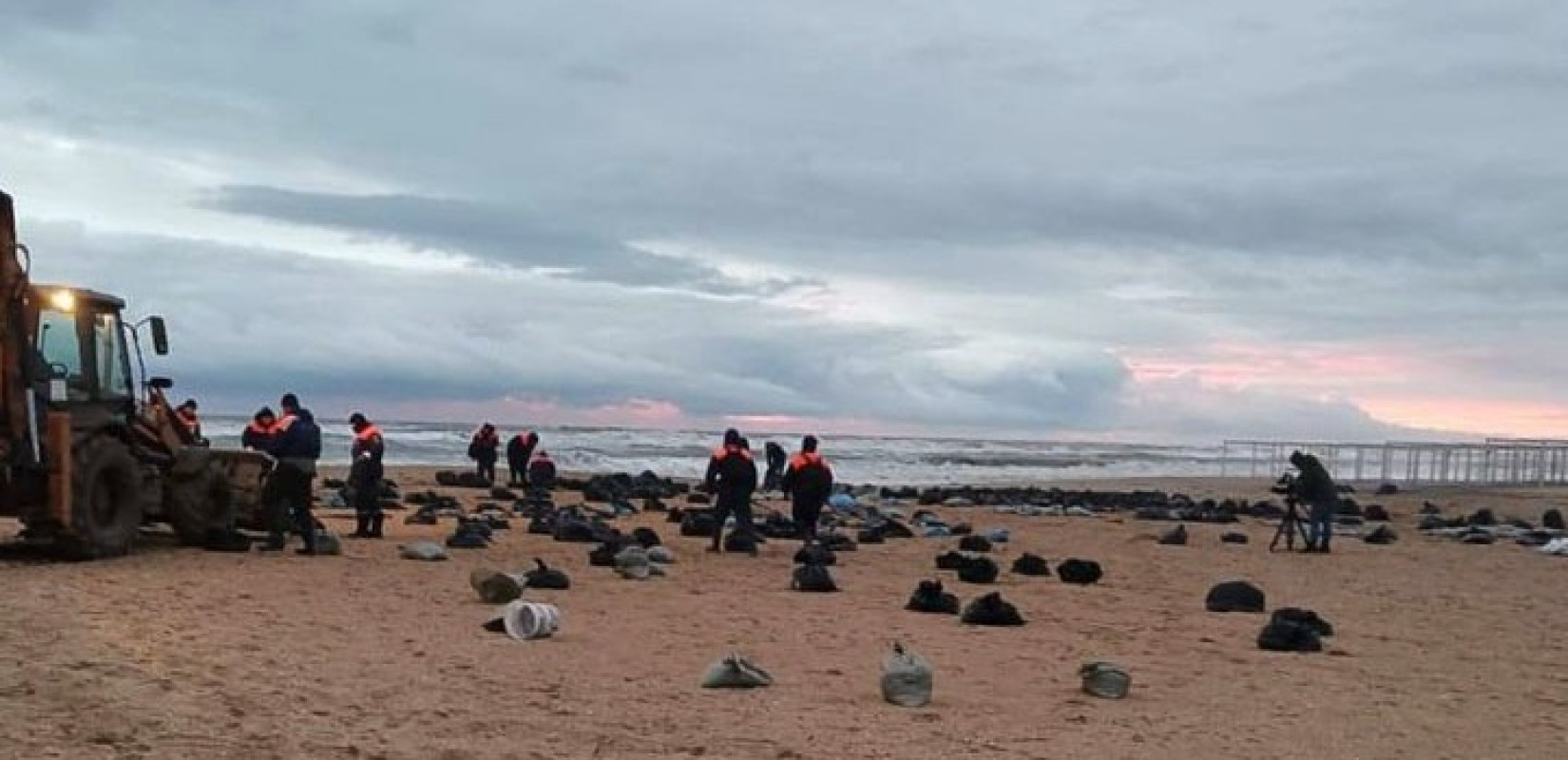 Η πετρελαιοκηλίδα στη Ρωσία και την Κριμαία συνεχίζει να εξαπλώνεται