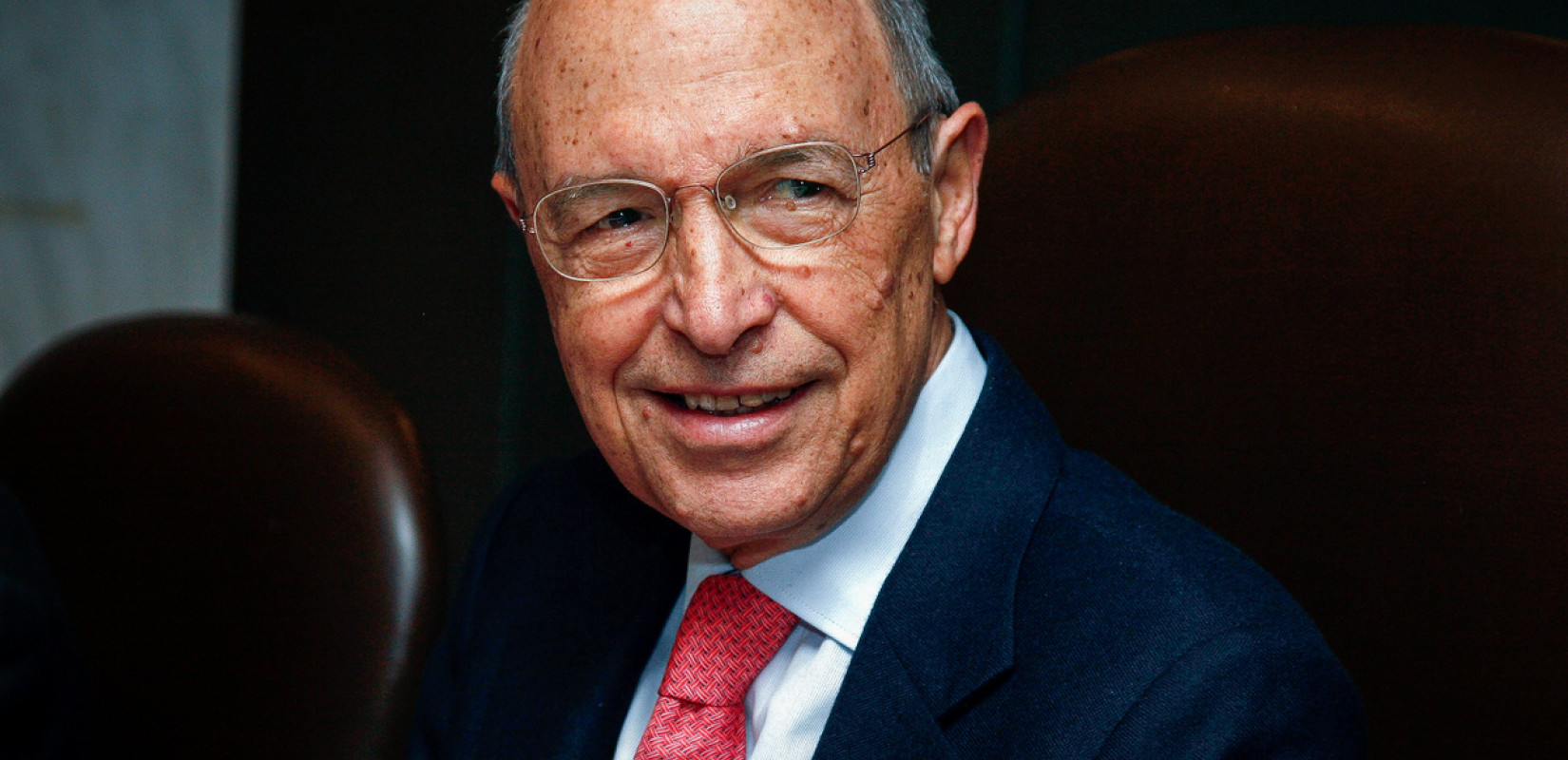 Ο γαλλικός Τύπος μιλά για τον ιδιαίτερο ρόλο του Κώστα Σημίτη στον χώρο των Ελλήνων Σοσιαλιστών, αλλά και στην ένταξη της Ελλάδας στο ευρώ