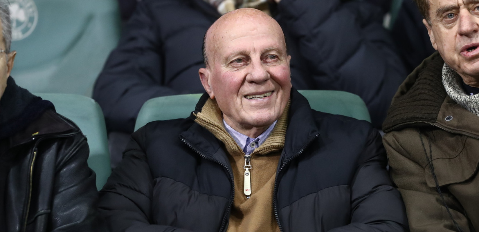 Παραμένει διασωληνωμένος και σε κρίσιμη κατάσταση ο Μίμης Δομάζος (βίντεο)