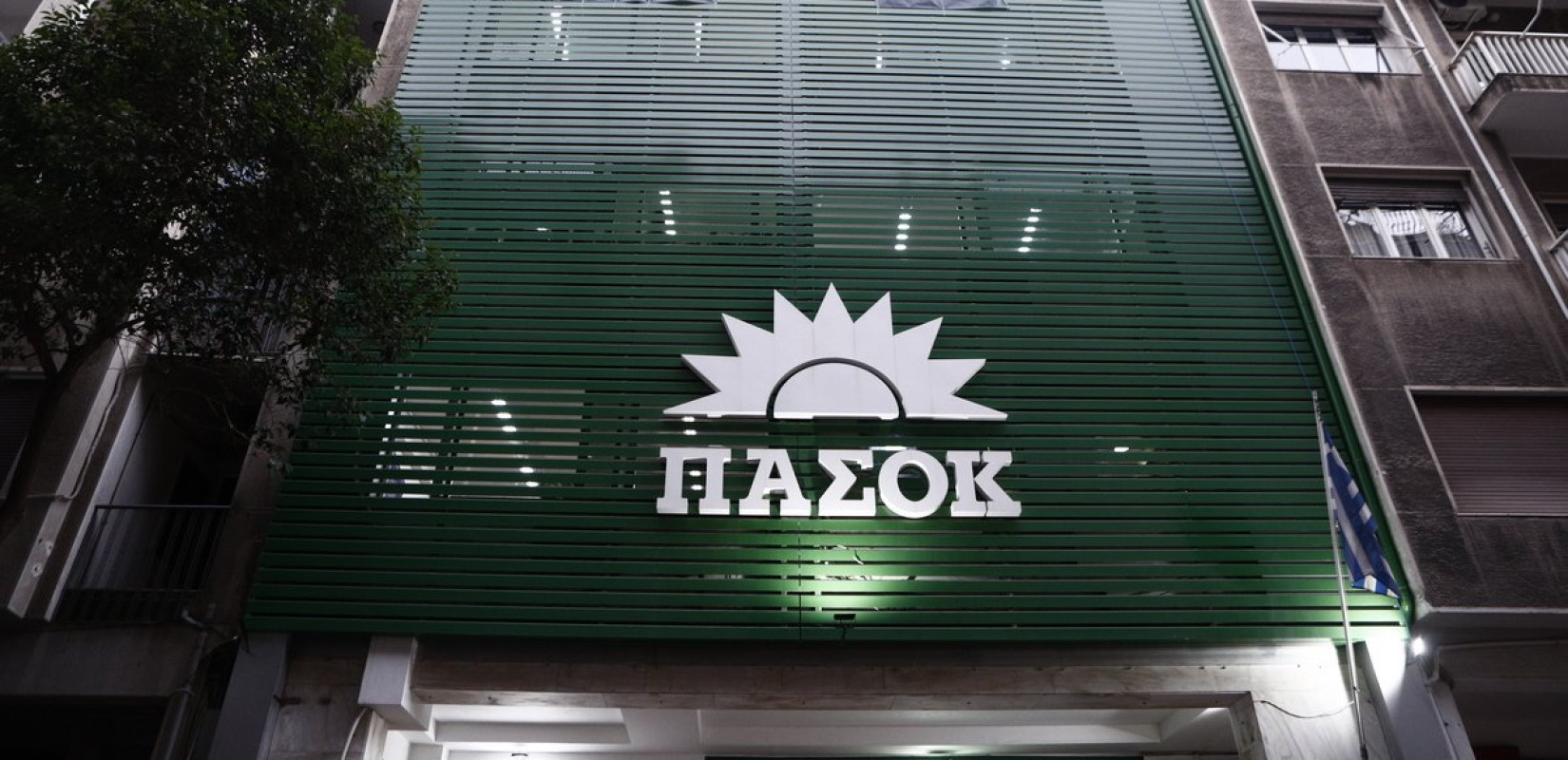 ΠΑΣΟΚ-ΚΙΝΑΛ: «Να επενδύσουμε σε σχολικά προγράμματα ψηφιακής παιδείας, σε στήριξη των γονέων και σε διάλογο με τα παιδια»