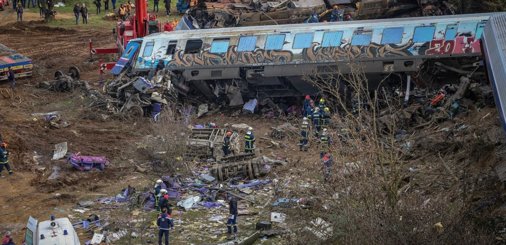 Τέμπη: Μήνυση κατά Καραμανλή και Σπίρτζη από oικογένεια θύματος της τραγωδίας