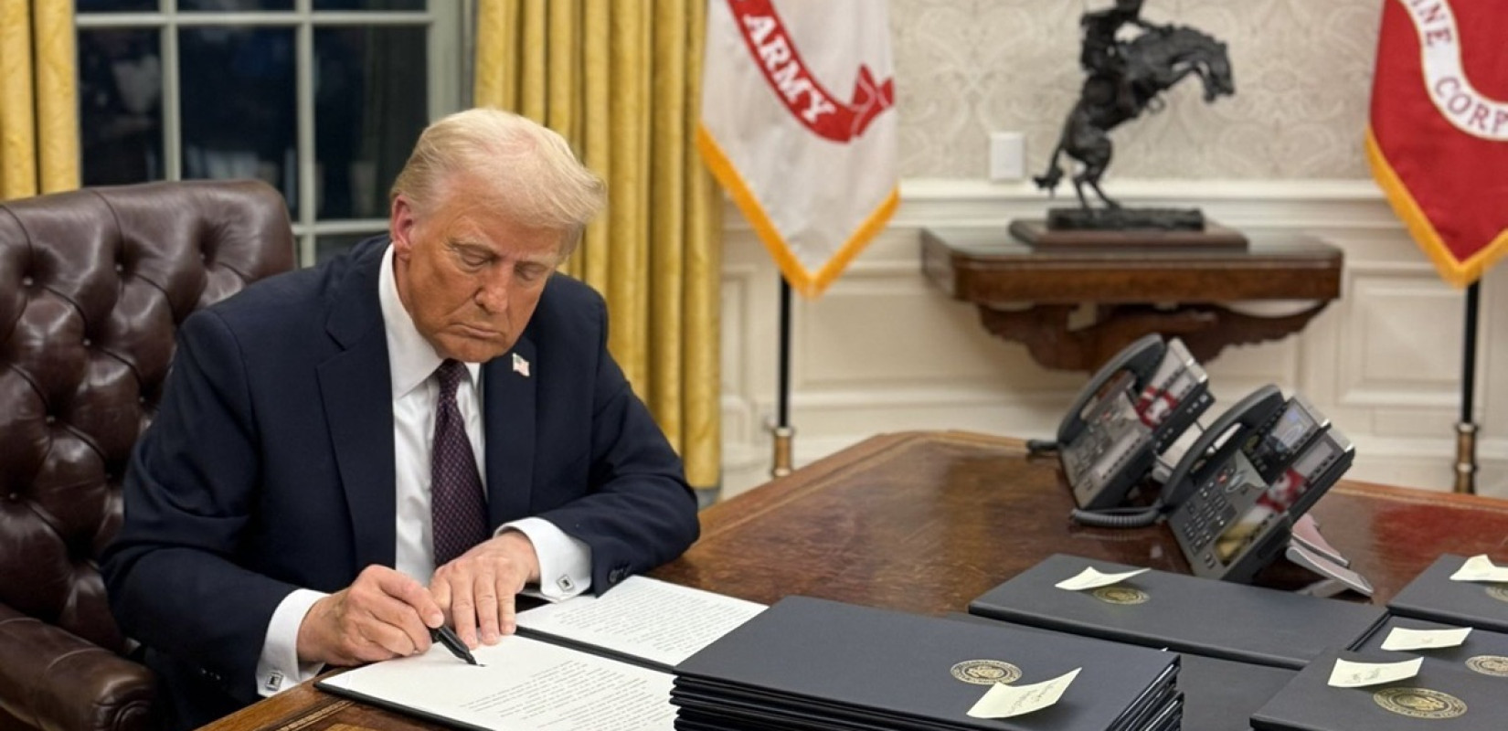 Τραμπ: Εξαιρεί κινητά, υπολογιστές και τσιπ από τους νέους δασμούς - Ανάσα για τις μεγάλες εταιρίες