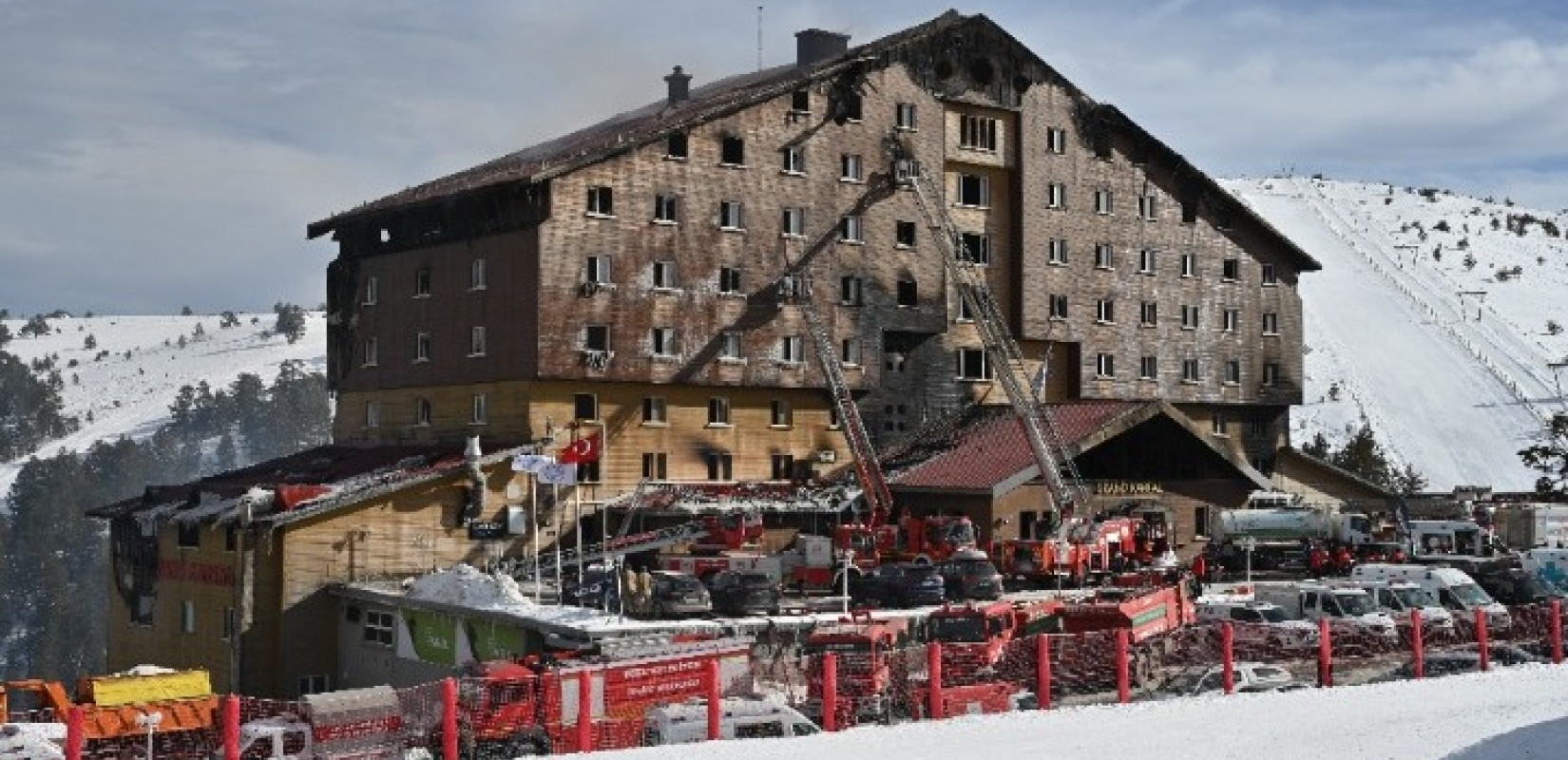 Εθνικό πένθος στην Τουρκία για τα θύματα της πυρκαγιάς σε ξενοδοχείο χιονοδρομικού κέντρου