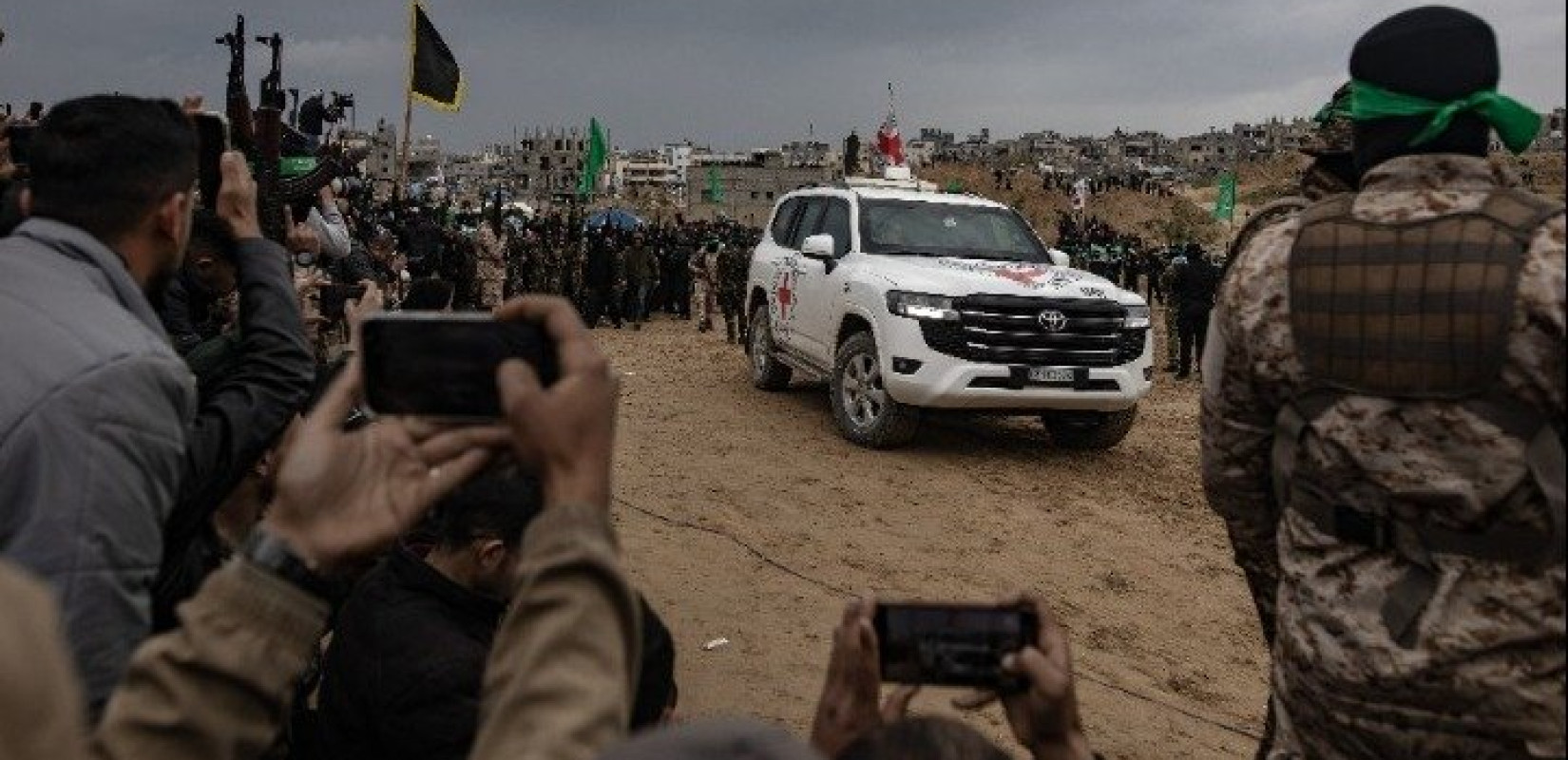 Η Χαμάς παρέδωσε ακόμη τρεις Ισραηλινούς ομήρους στον Διεθνή Ερυθρό Σταυρό στη Γάζα