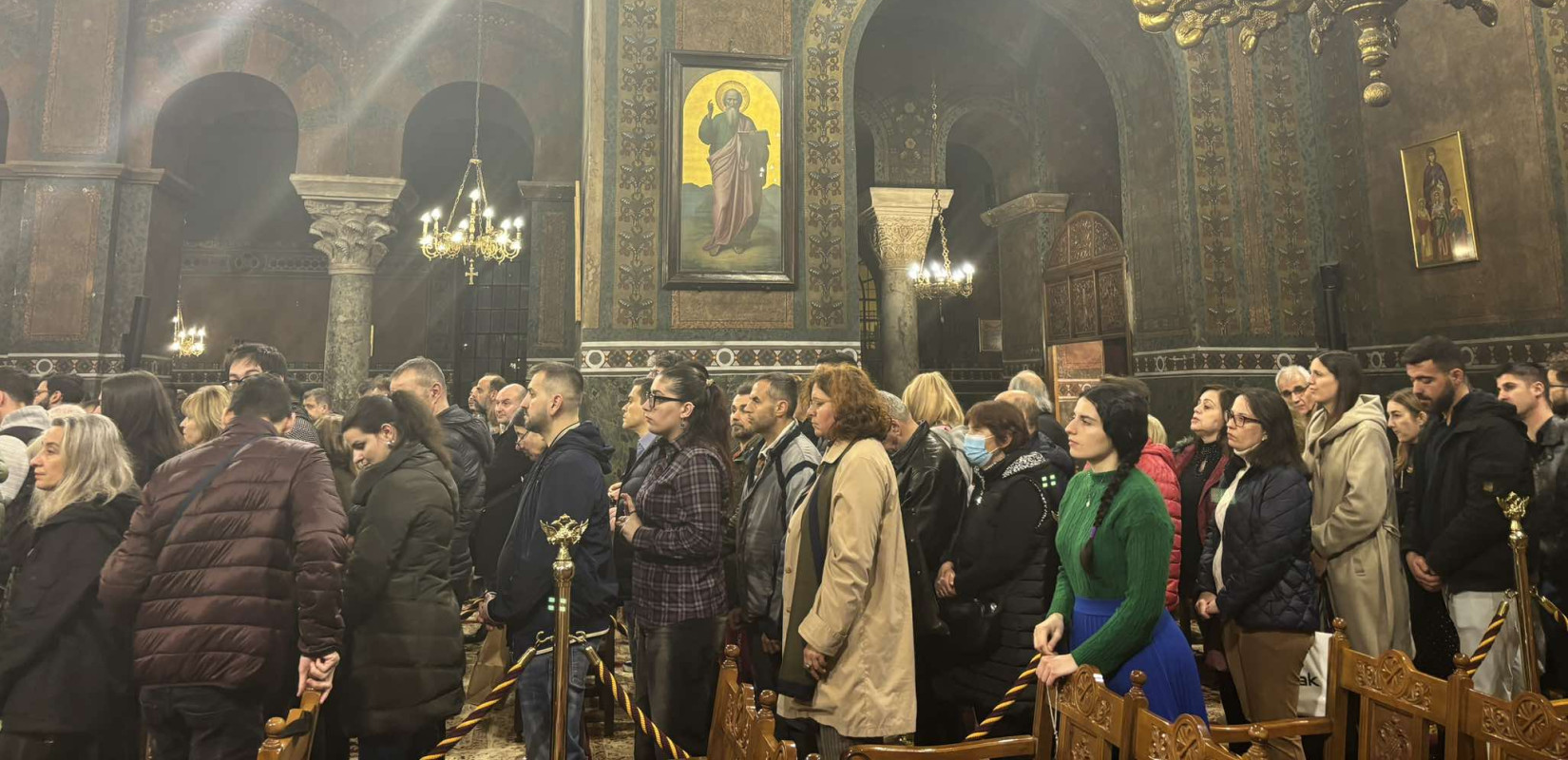 Θεσσαλονίκη: Ουρές και πλήθος κόσμου για το ύστατο χαίρε στον μακαριστό Άνθιμο (βίντεο)