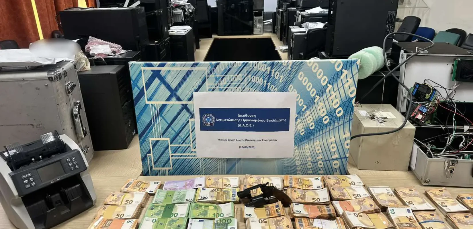 «Σκούπα» της ΕΛ.ΑΣ σε πρατήρια: Πάνω από 100 εκατ. τα κέρδη των δύο κυκλωμάτων - Δείτε σε λειτουργία «πειραγμένη» αντλία