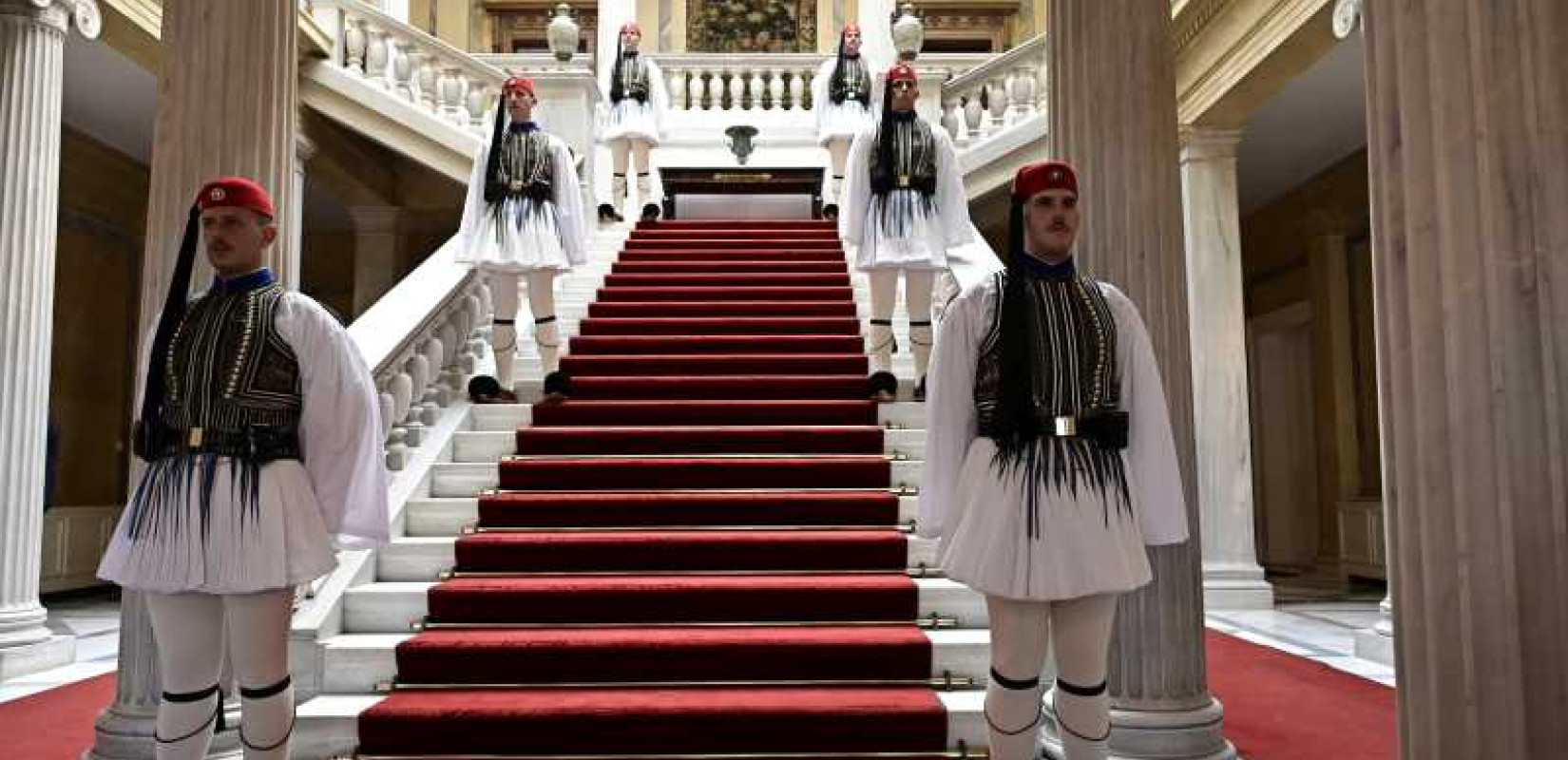 Δεξίωση για την 52η Επέτειο Αποκατάσταση της Δημοκρατίας: Το πρόγραμμα, οι παρόντες και οι «αιχμές» Σαμαρά