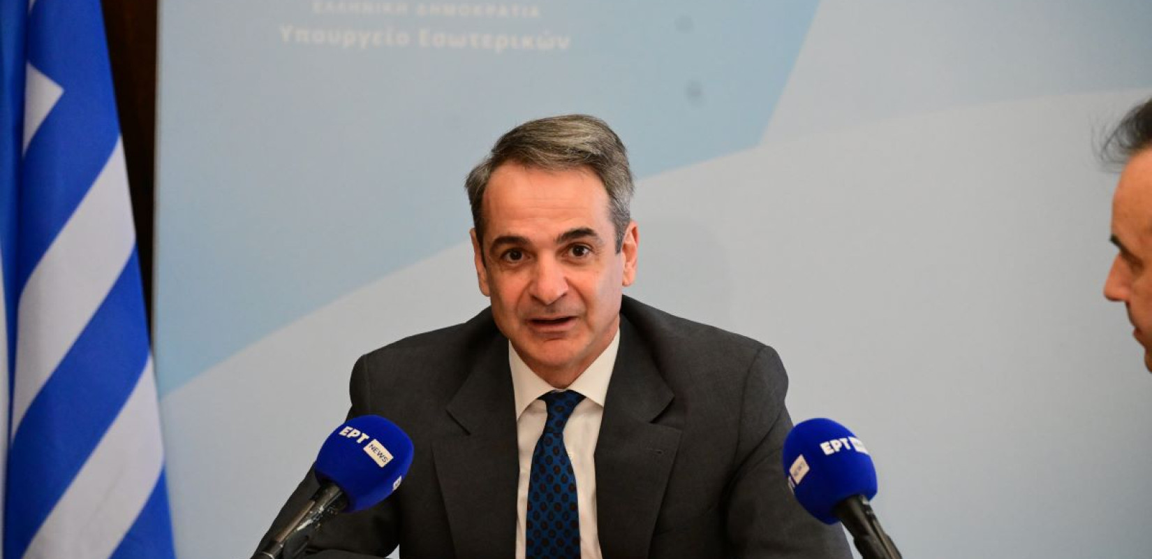 Μητσοτάκης στο ΥΠΕΣ: Ερωτηματολόγια σε 4 εκατομμύρια πολίτες για να αξιολογήσουν τις υπηρεσίες του Δημοσίου