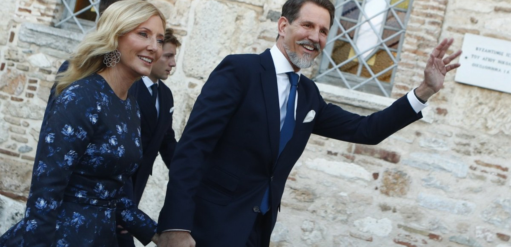 Καθηγητής του ΕΚΠΑ ζητάει από το ΣτΕ να αφαιρεθεί το «Ντε Γκρες» και η ιθαγένεια από την πρώην βασιλική οικογένεια