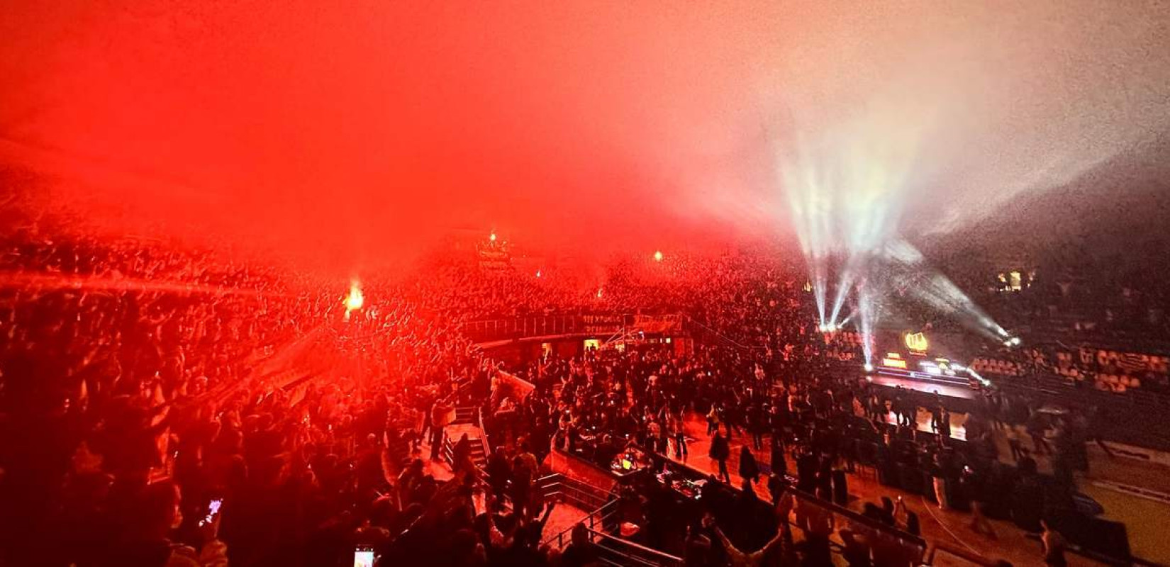 Πήρε «φωτιά» το Αλεξάνδρειο, τρομερό pyroshow από τους φίλους του Άρη (βίντεο)